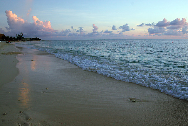 Grand Cayman Island ZF2GQ DX News
